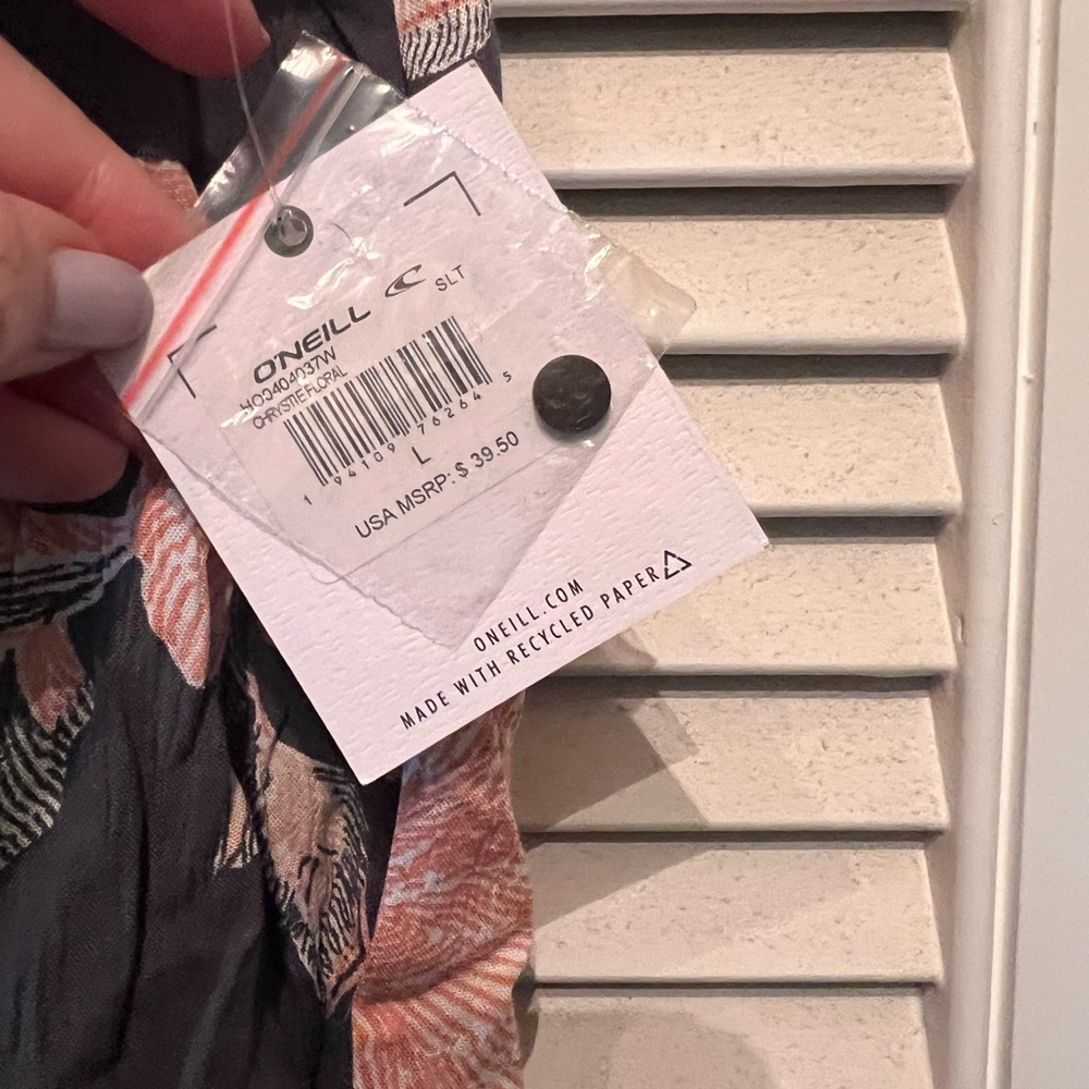 NWT O’Neill Floral Sleeveless Button Down - Picture 4 of 4